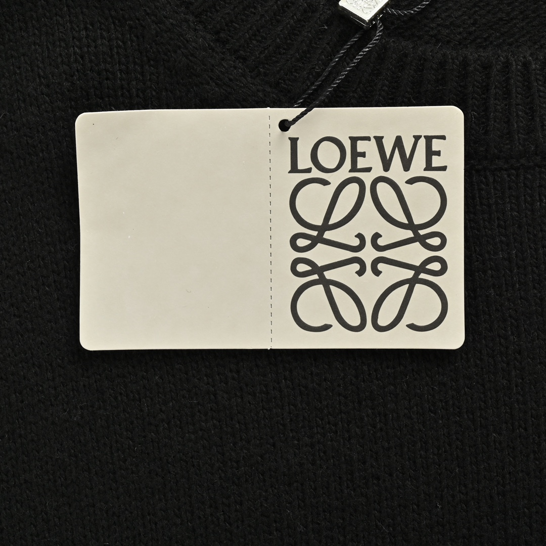 Loewe 24Fw small floral logo embroidered wool crew neck sweater