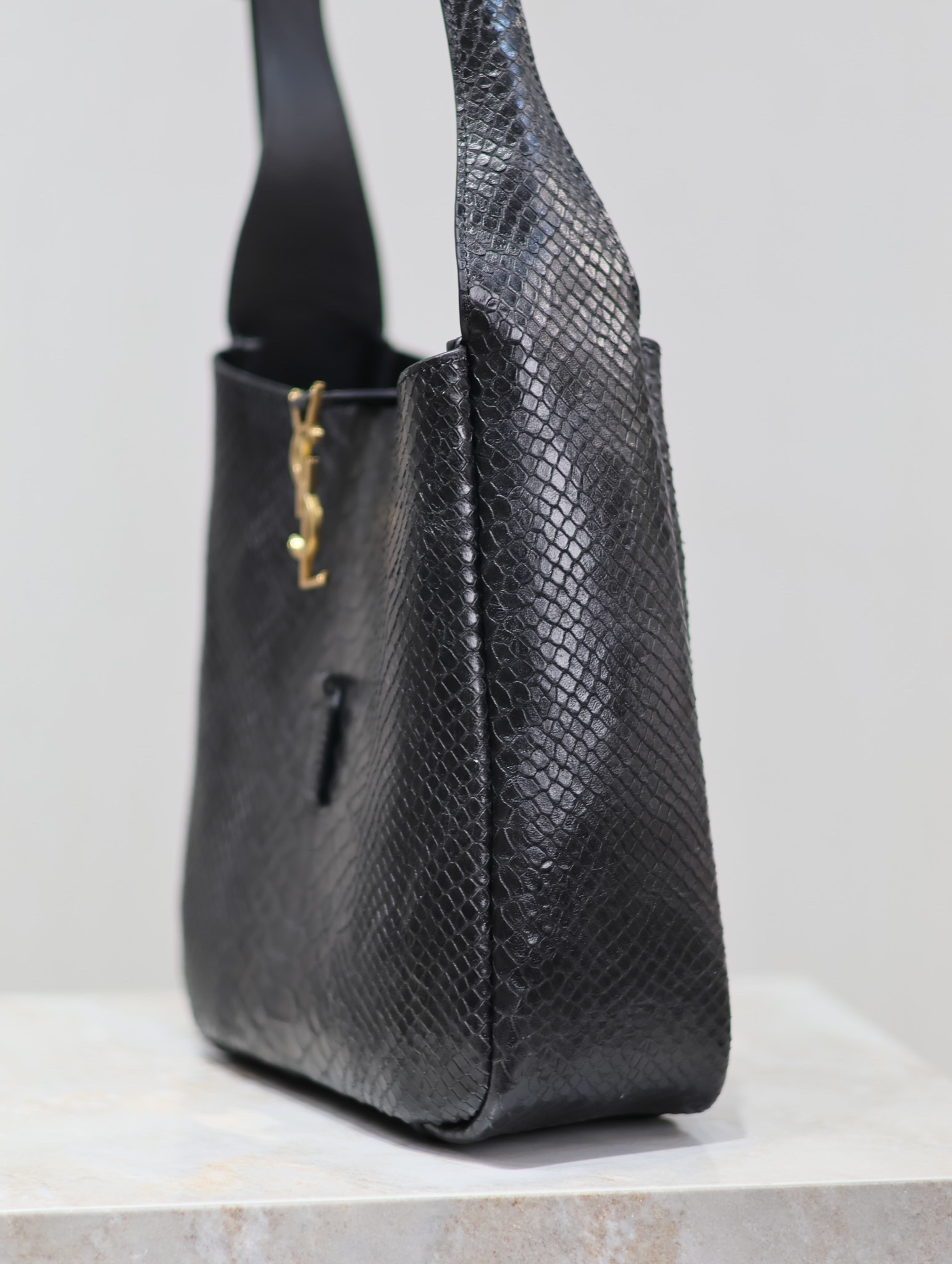 Yves Saint Laurent LE 5A7 Underarm Bag 713938