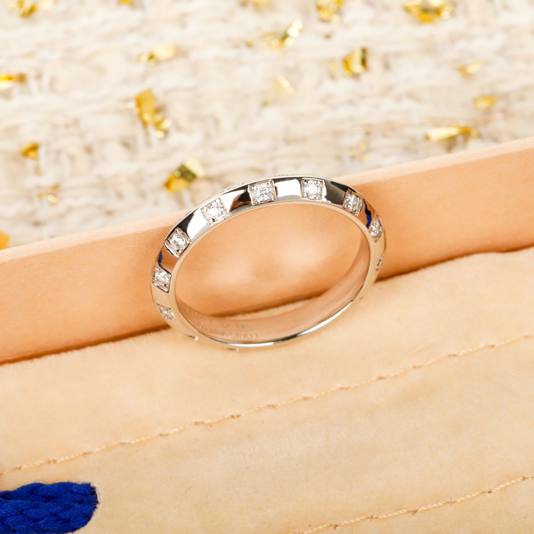 Louis Vuitton Le Der de LV Ring