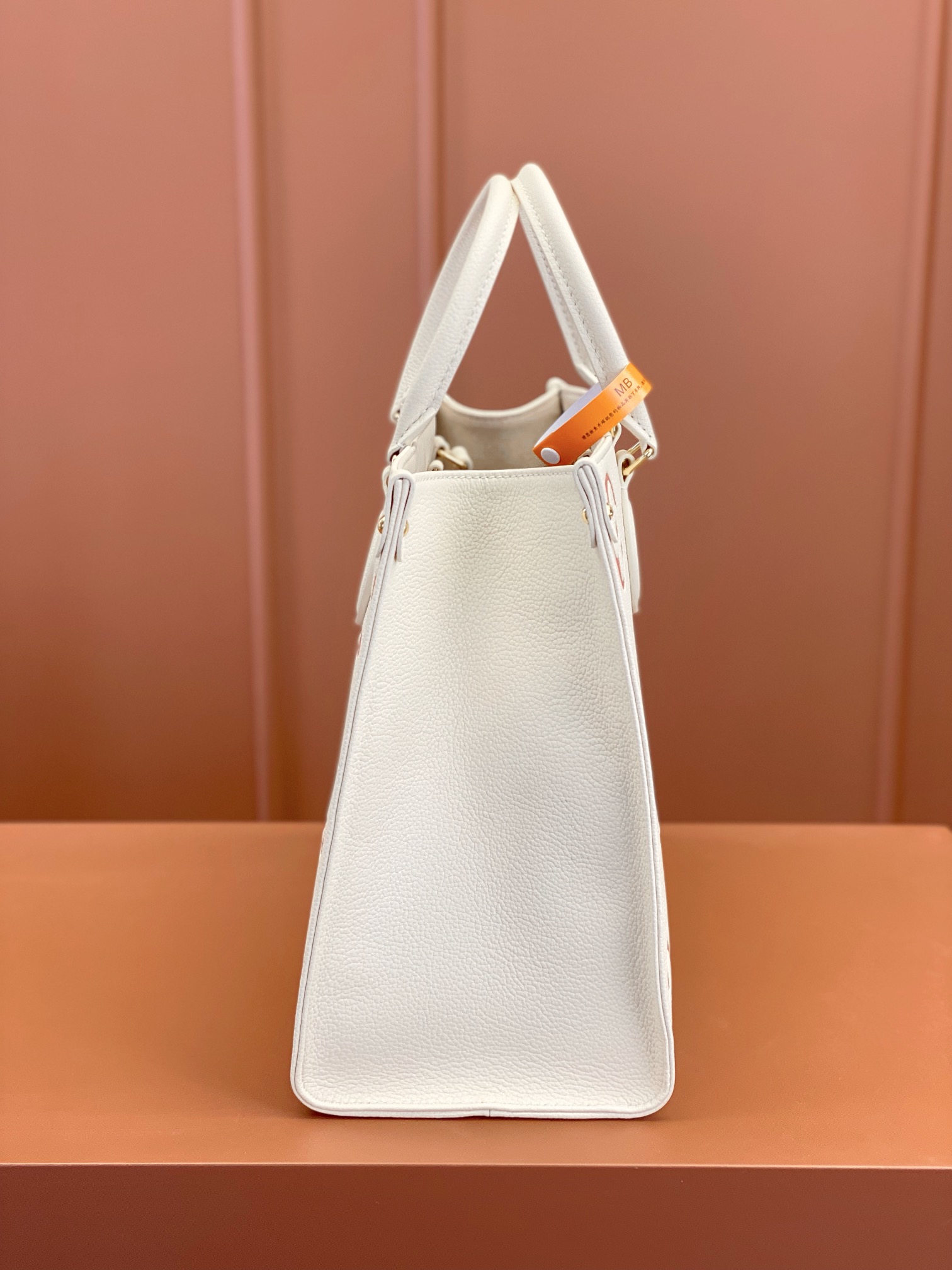 Louis Vuitton ONTHEGO Medium Handbag M21575