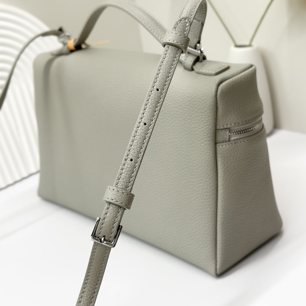Loro Piana Extra poet L27 Clutch FAI8511