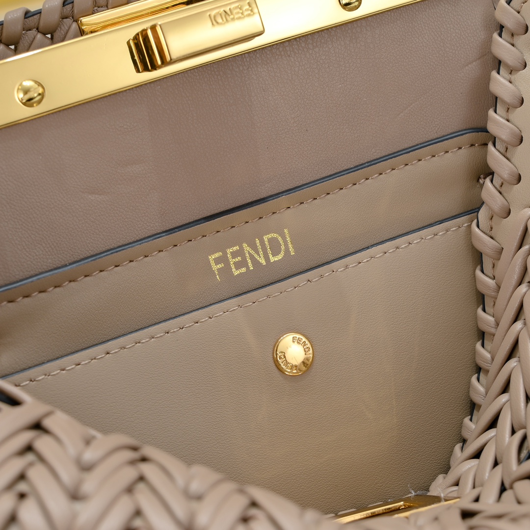 FENDI BAGUETTE Medium Handbag 3318