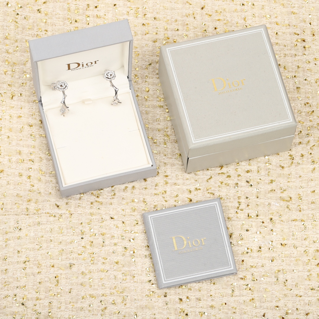 Dior Rose Dior Bagatelle series rose earrings