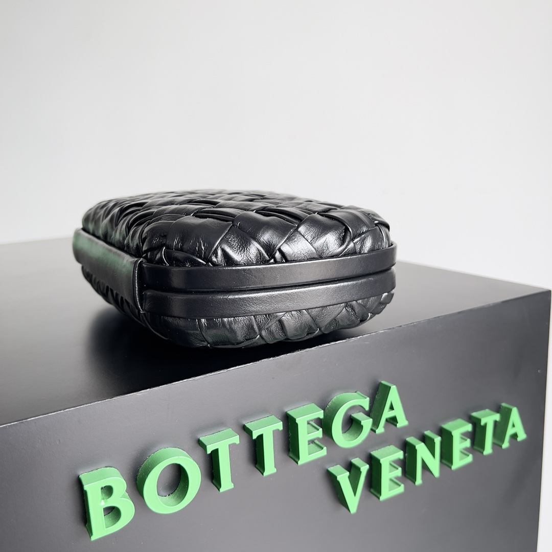 Bottega Veneta Knot woven evening bag 717622