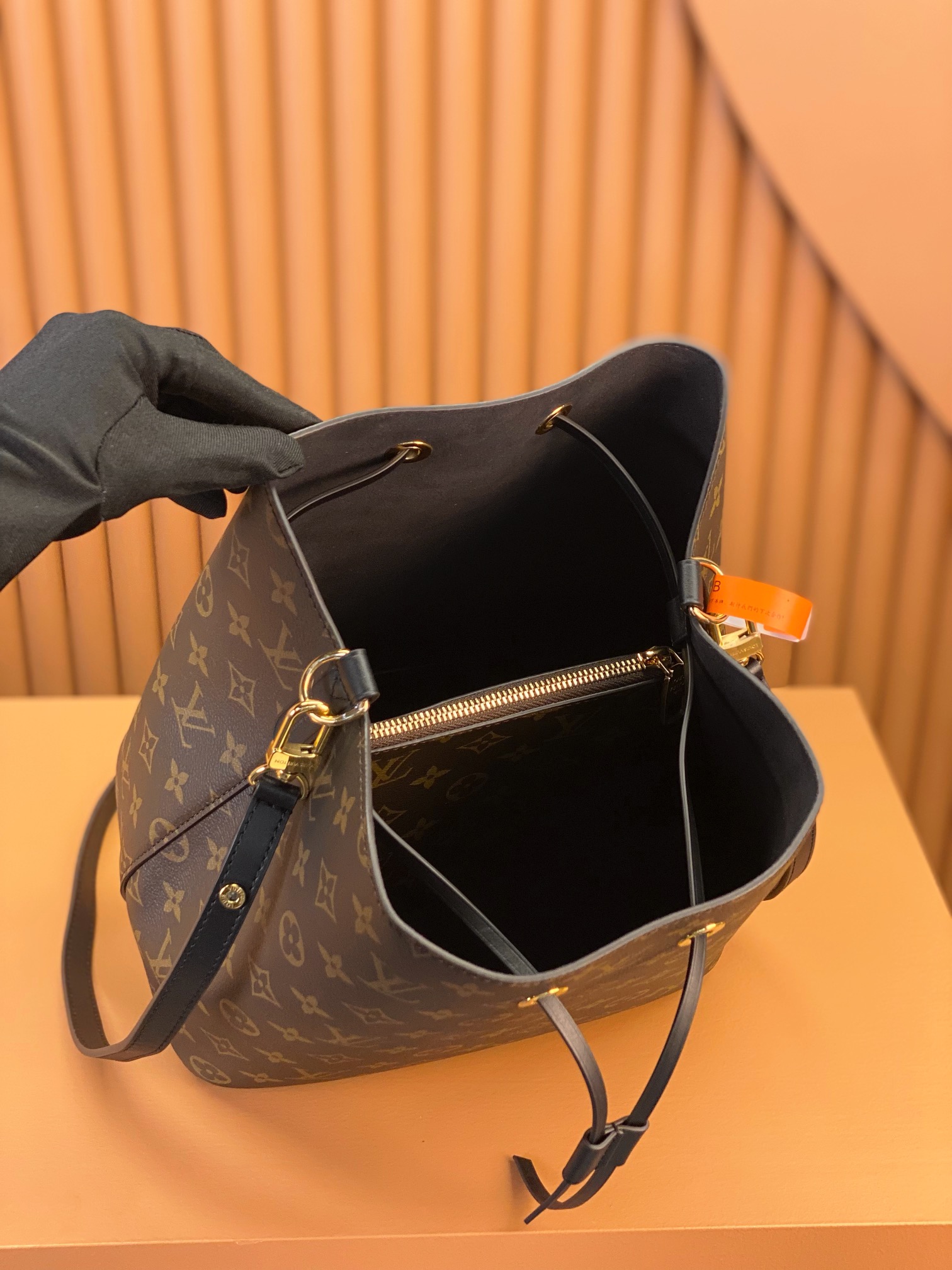 Louis Vuitton NÉONOÉ Medium Handbag M44020