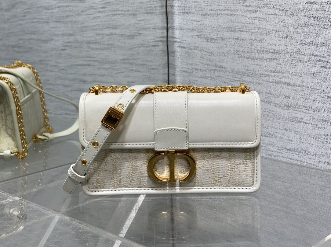 Dior Montaigne 30 chain bag