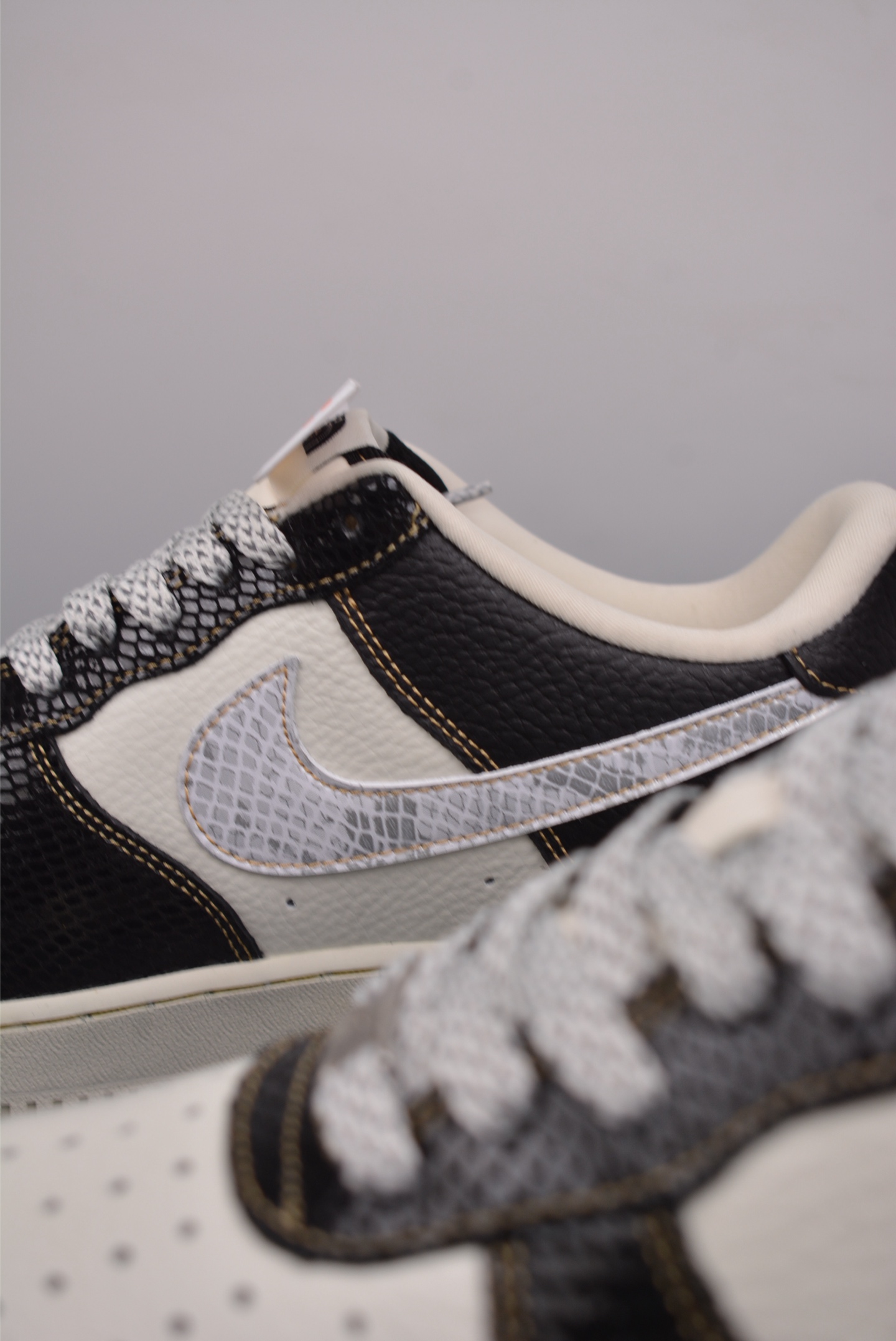 Stussy x Nike Air Force 1´07 Low Year of the Snake black and white embroidery HH7518-034