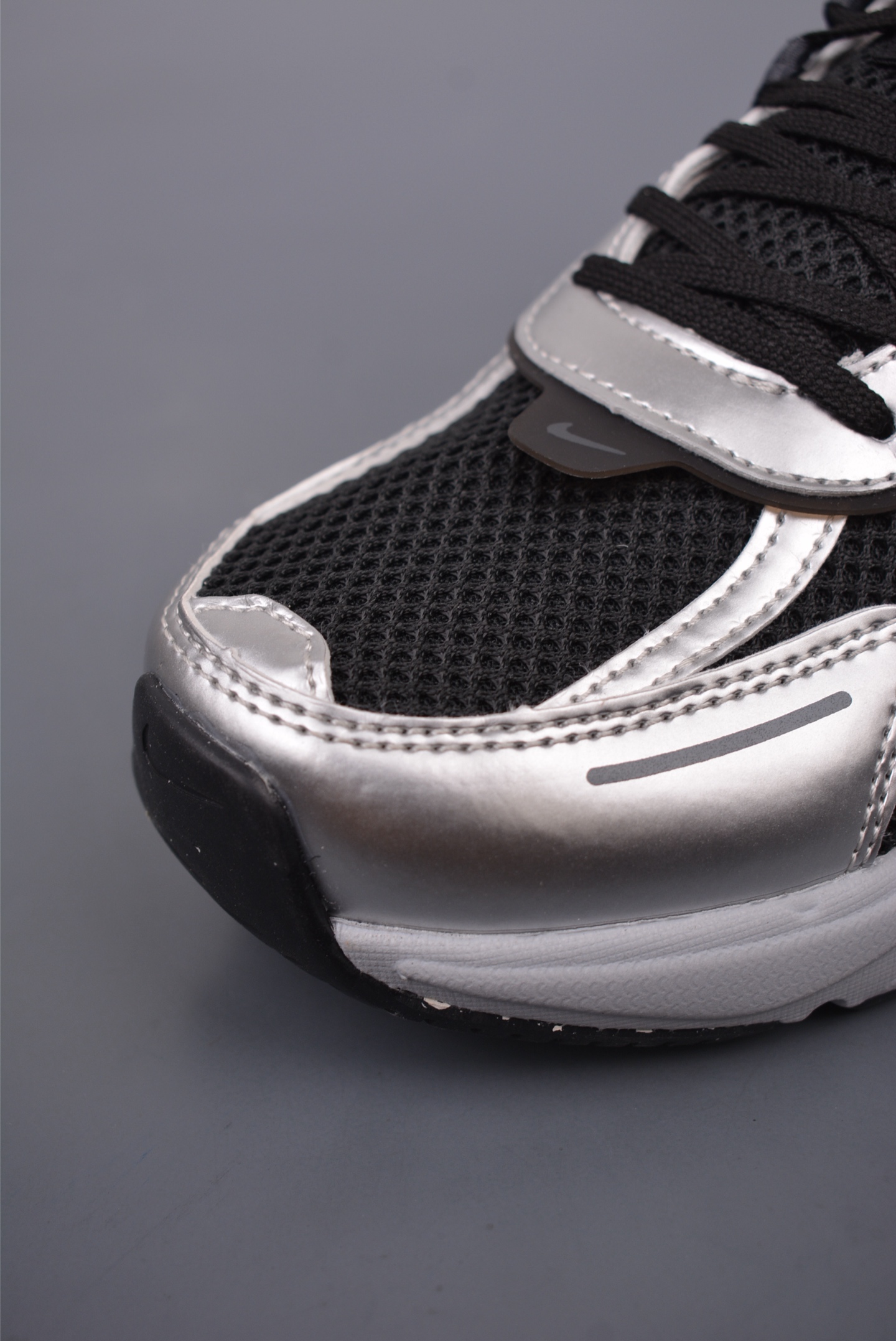 Nike Wmns V2K Runtekk LowBlack Metallic Silver FD0736-005