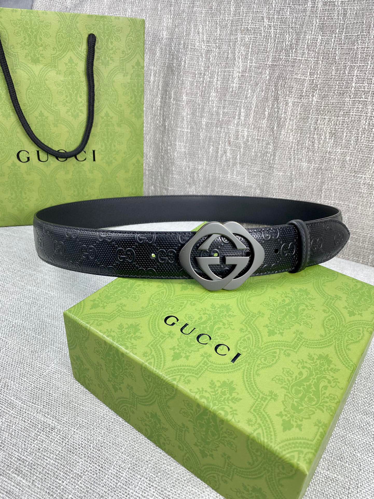Gucci black embossed leather belt  width 4.0CM