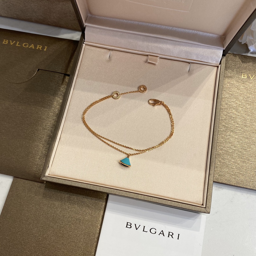 Bulgari natural turquoise fan-shaped necklace