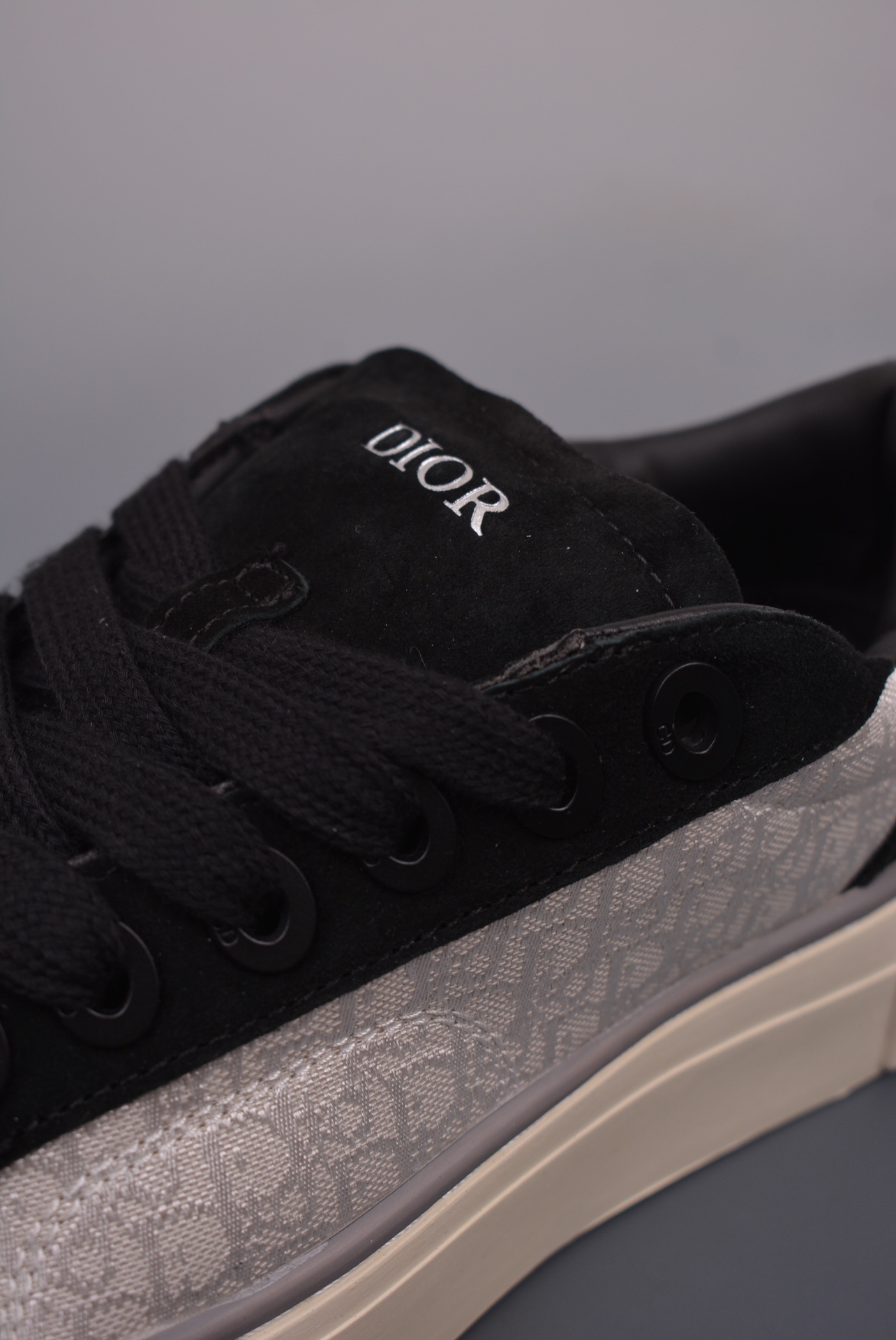 Dior B33 Low Top Sneakers Black and White CD Re-image 3SN303ZWN_H860