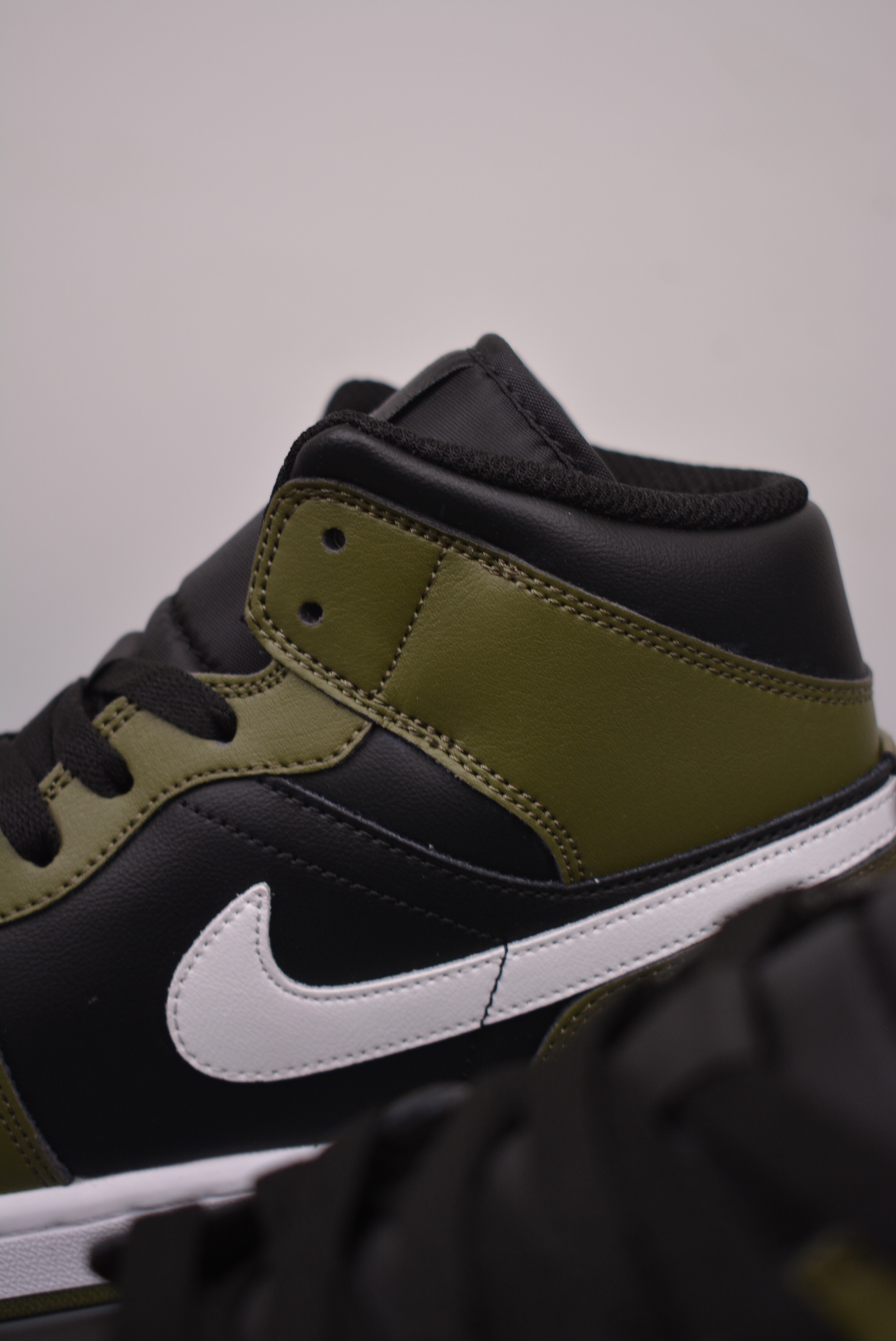 Air Jordan 1 Mid Black Green Toe DQ8426-092