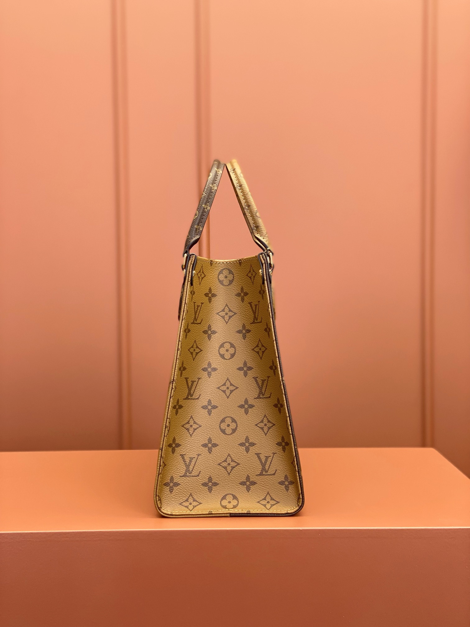 Louis Vuitton ONTHEGO Medium Handbag M45039