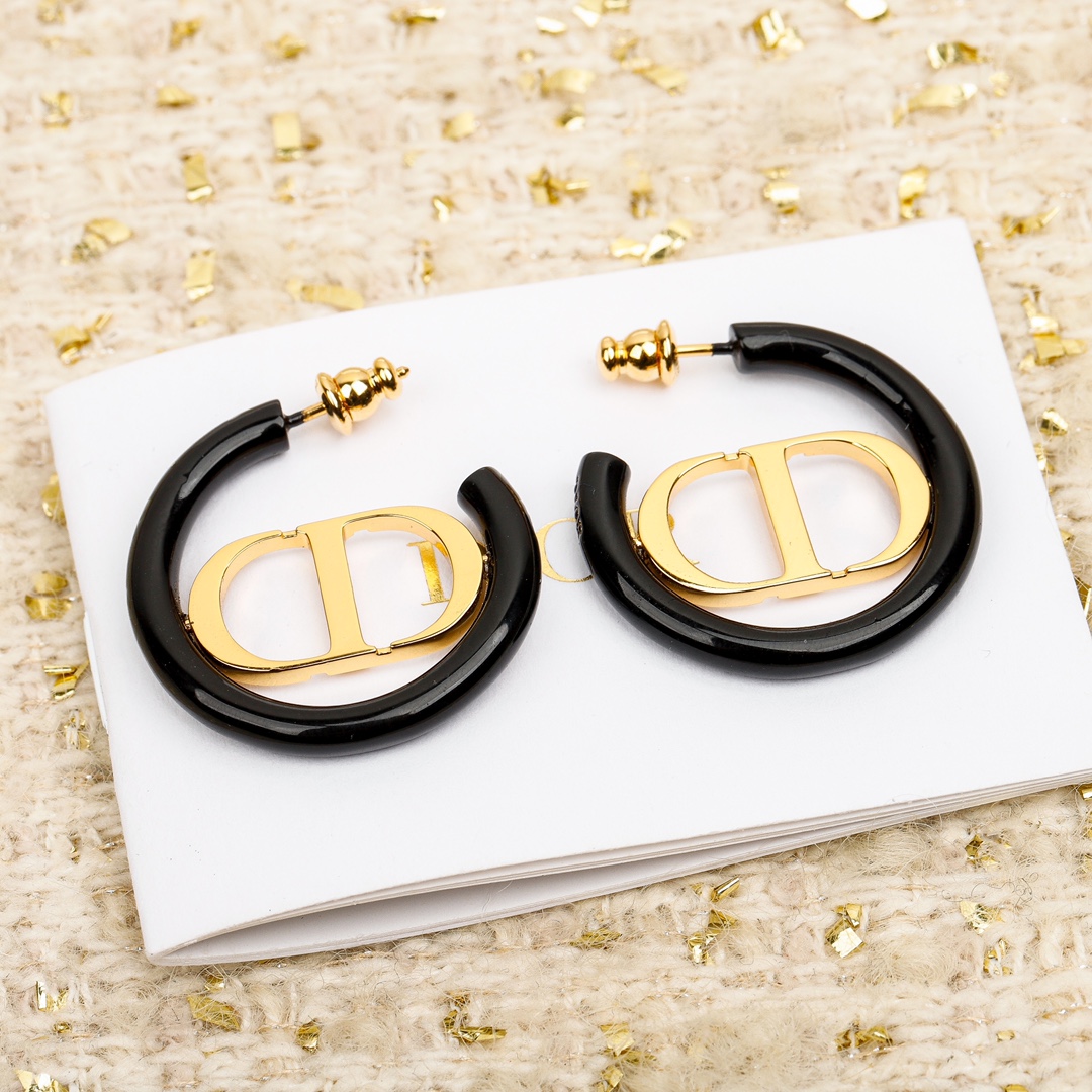 Dior hoop letter earrings