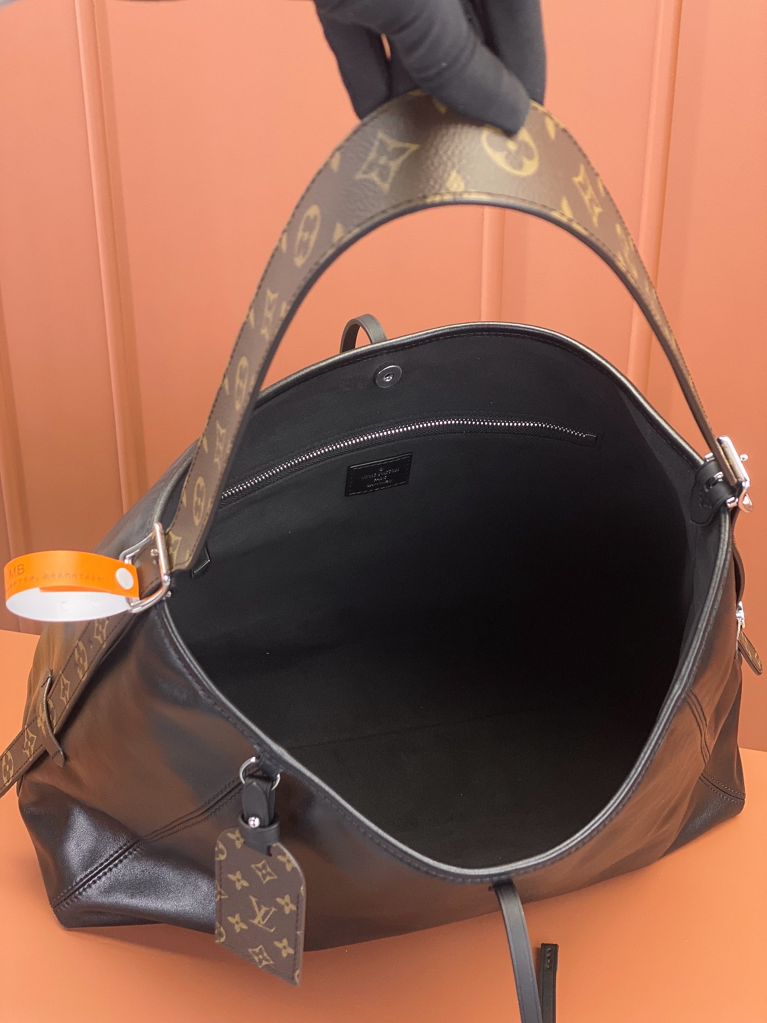Louis Vuitton CARRYALL DARK Medium Handbag M25143