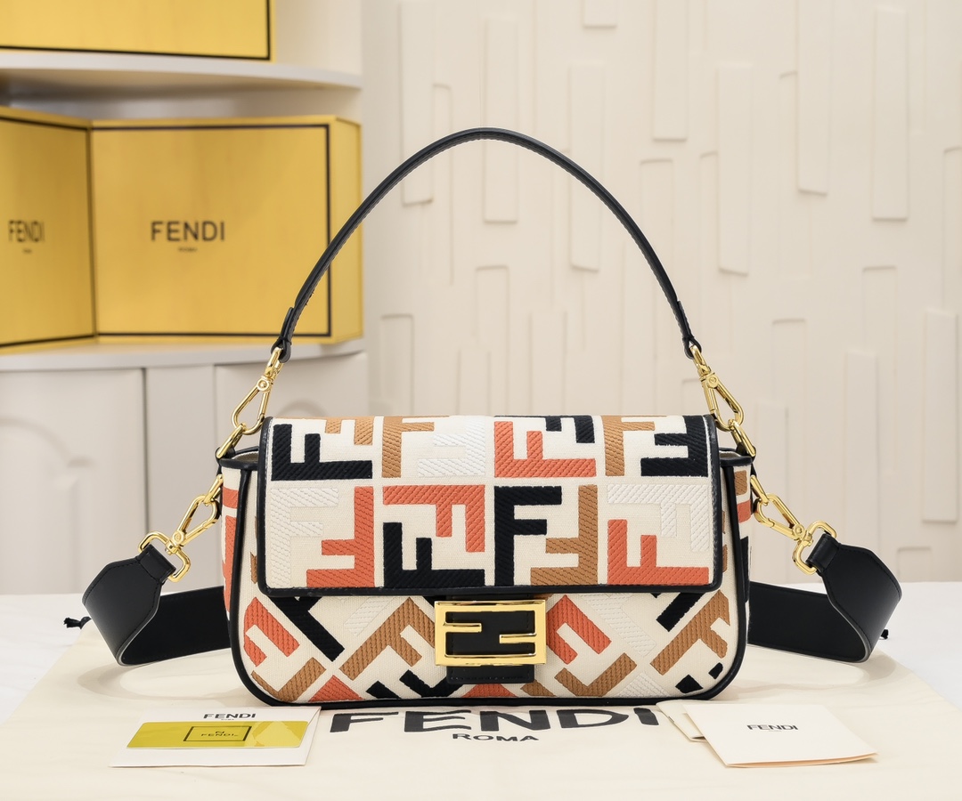FENDI Baguette Shoulder Bag 1002