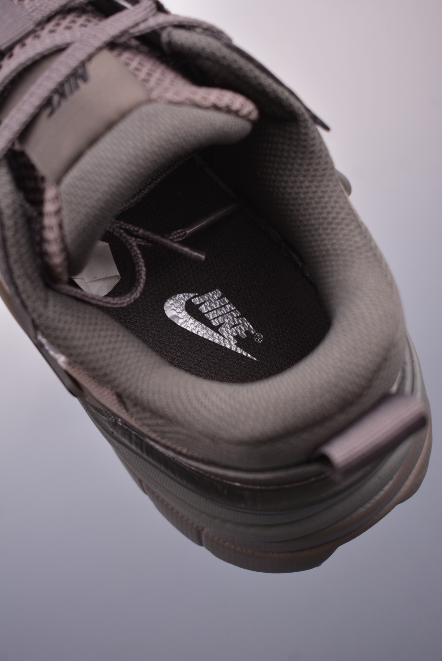 Nike Wmns V2K Runtekk Low running shoes Silver Dark Gray HQ1678-200