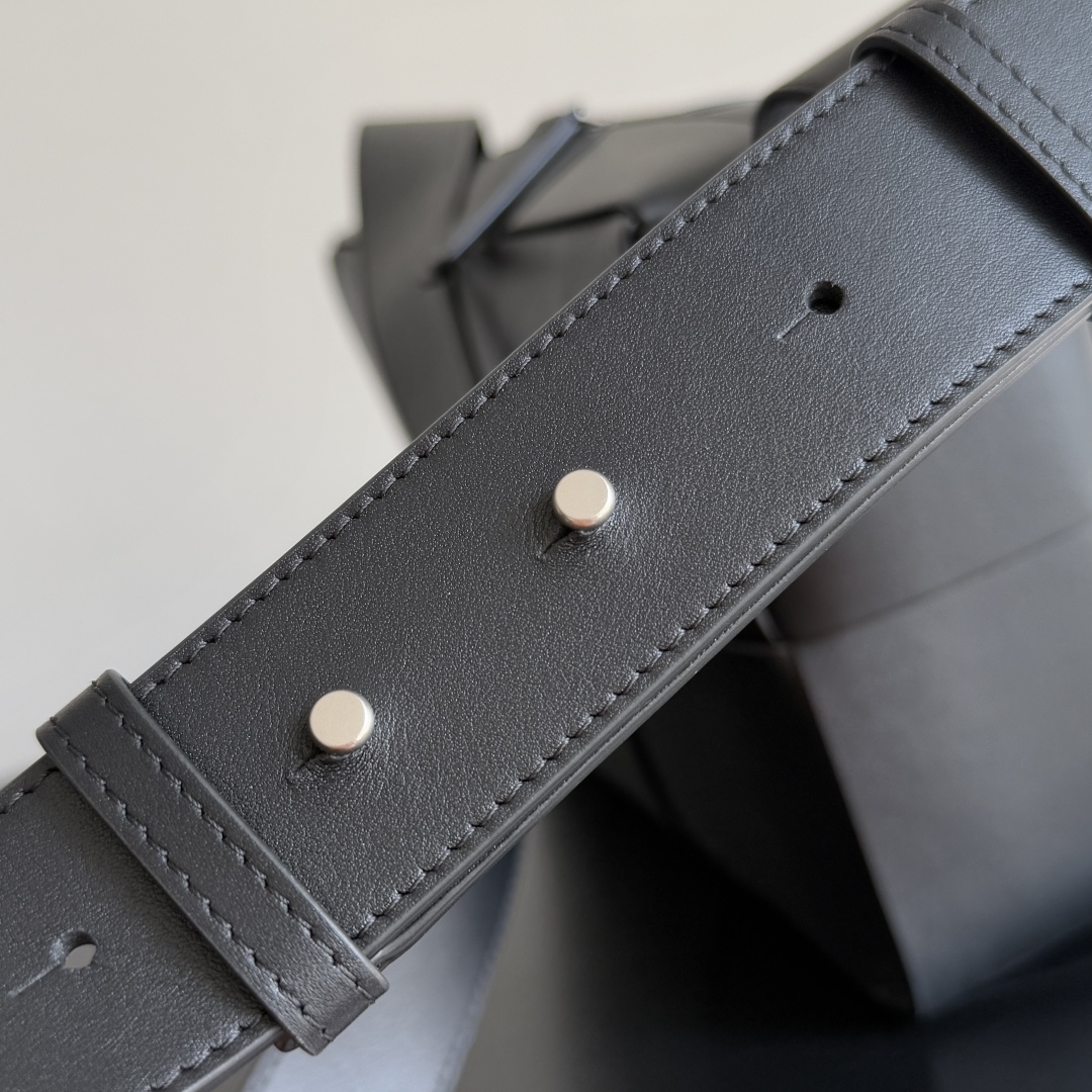 Bottega Veneta 2023 Early Spring Series Arco Camera Bag 731165