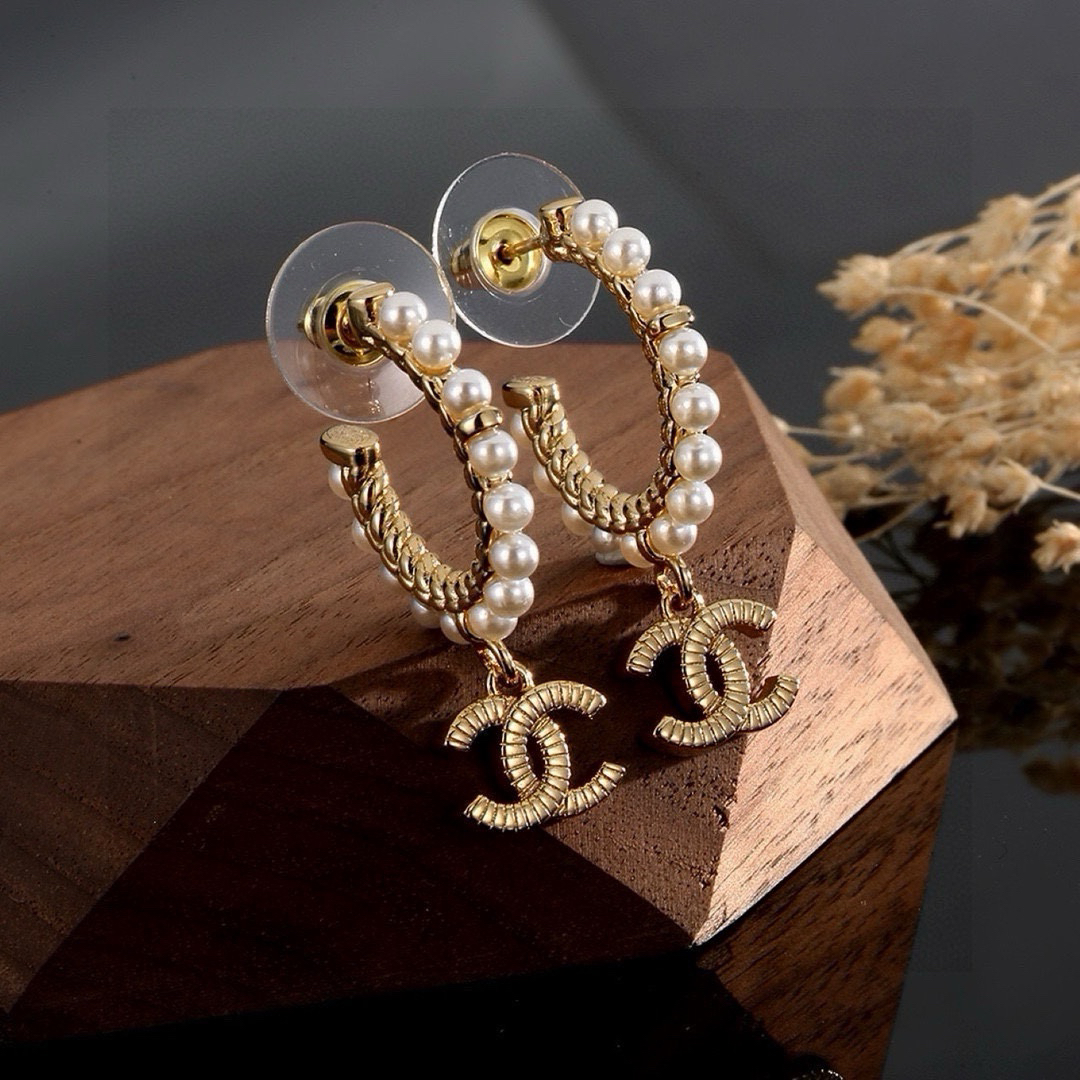 CHANEL CC Pearl Earrings