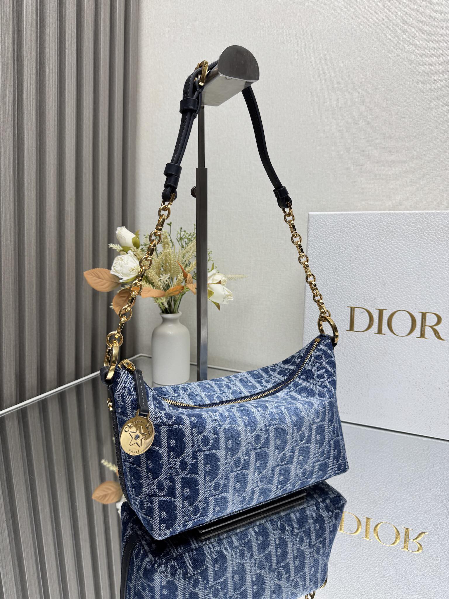 Dior star Hobo chain bag 3202