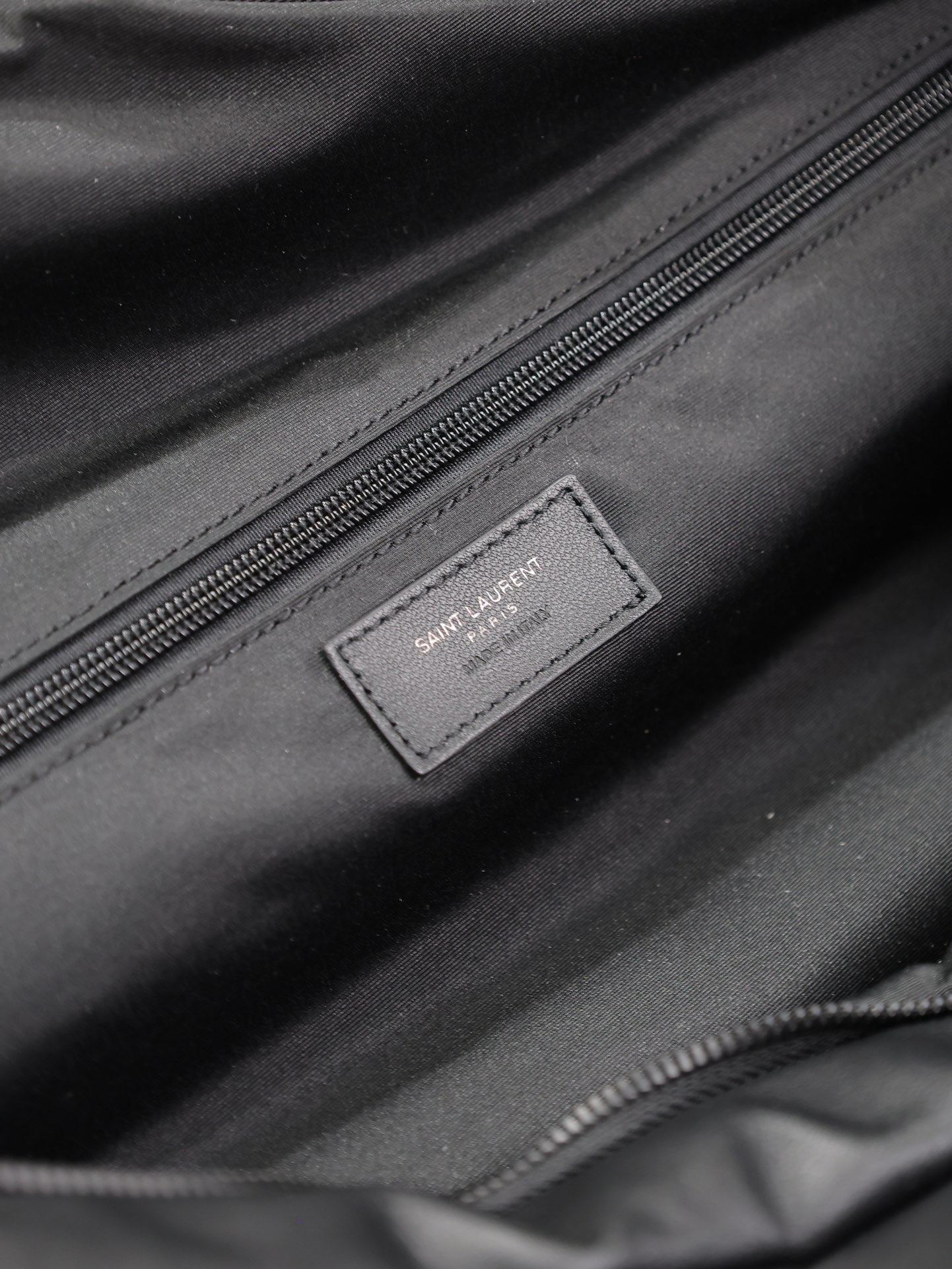 Yves Saint Laurent Travel Bag 797640