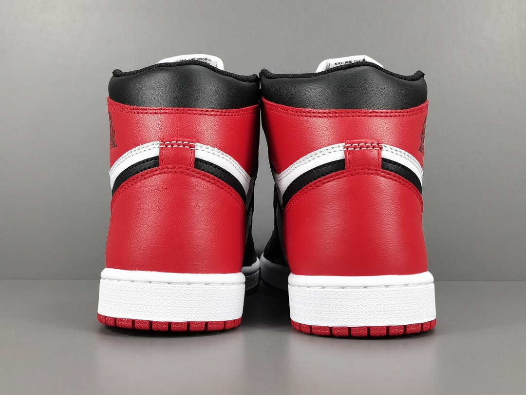 Air Jordan 1 Retro High OGBlack Toe555088-125