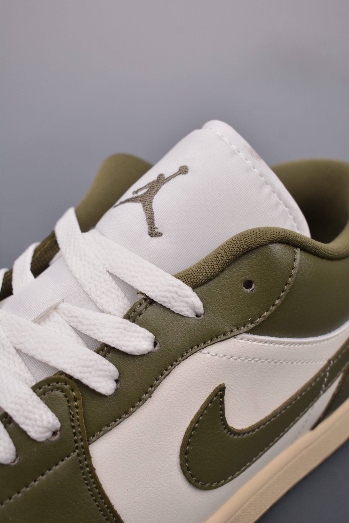 Nike Wmns Air Jordan 1 Low GS military green and white DC0774-122