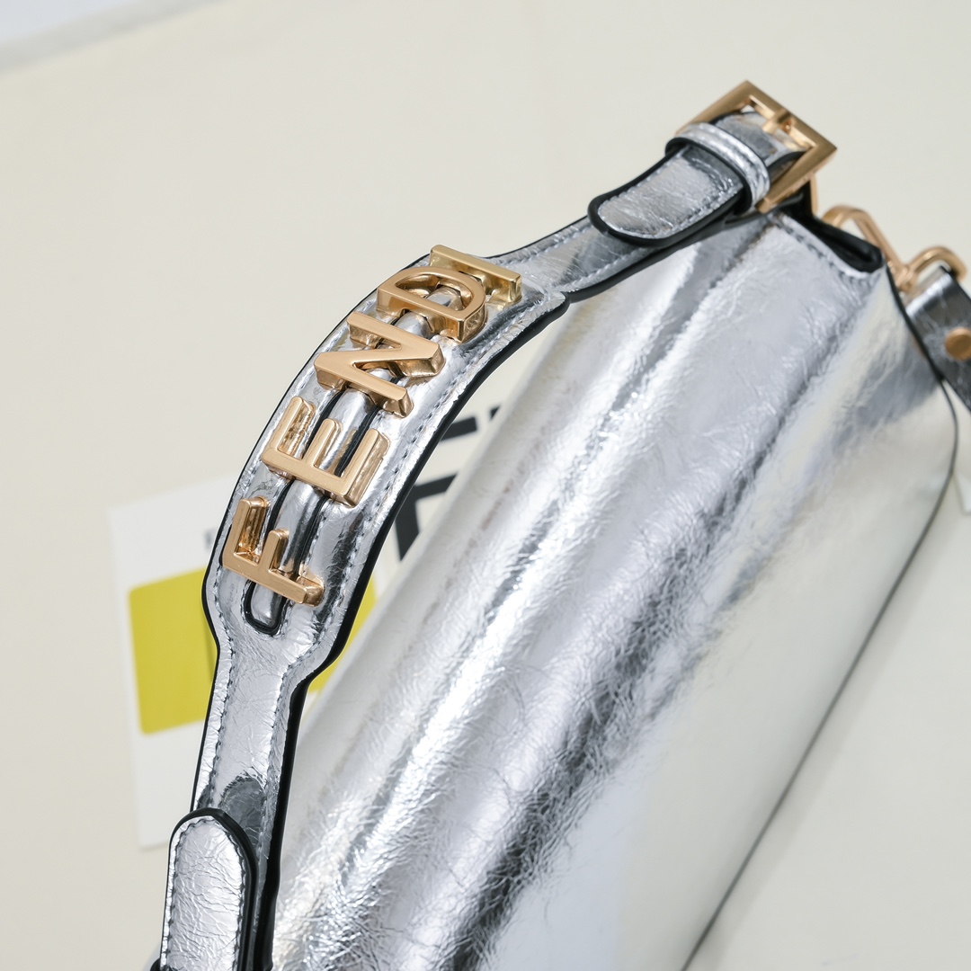 FENDI BAGUETTE handbag 6809