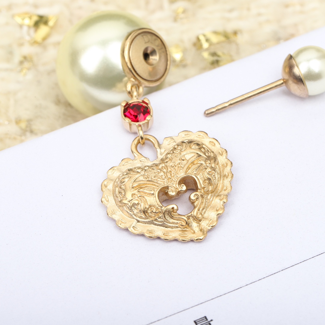 Dior hollow heart pearl earrings