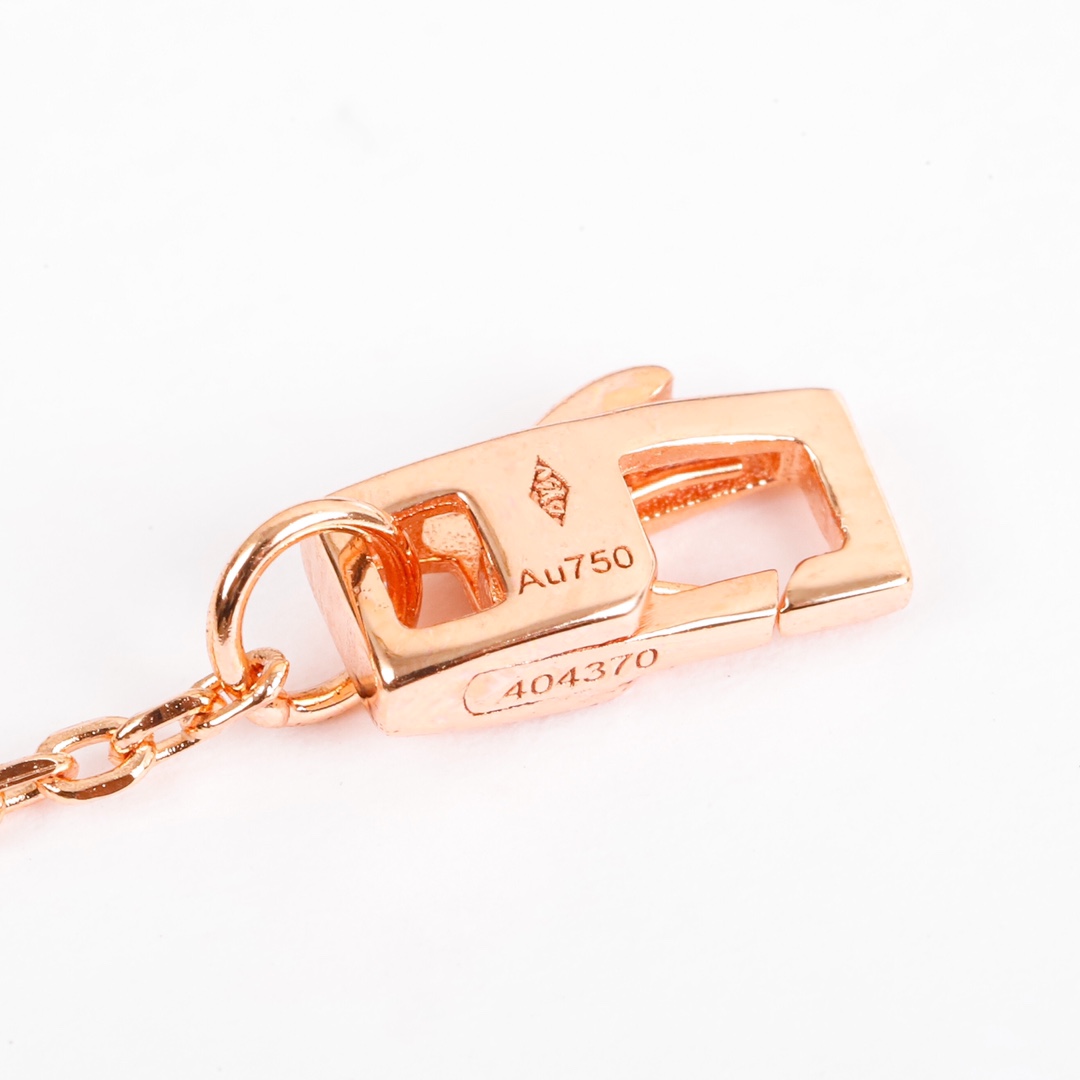Louis Vuitton Agate Necklace