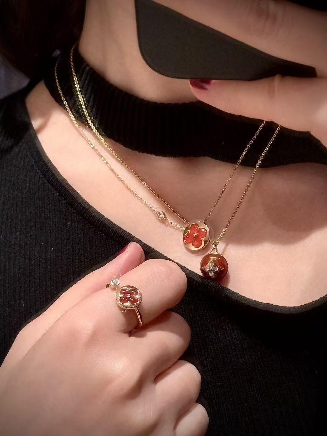 Louis Vuitton Agate Necklace