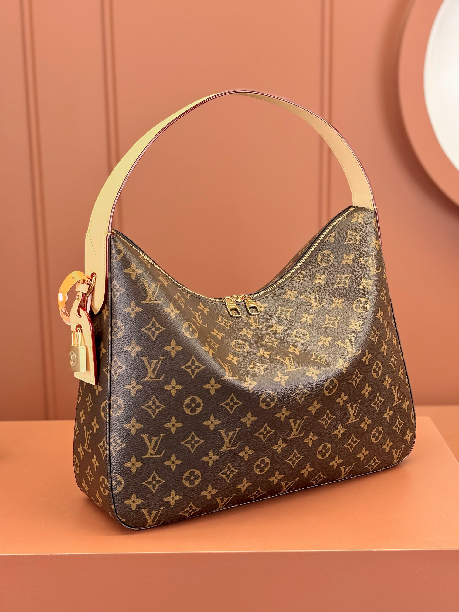 Louis Vuitton SLOUCHY Medium Handbag M12098