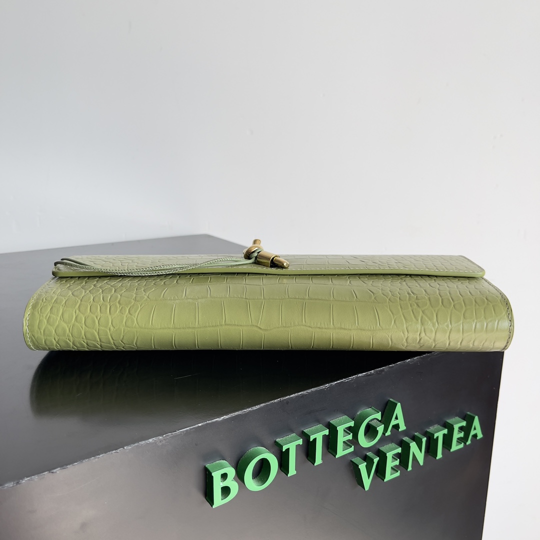 Bottega Veneta Andiamo rare crocodile leather handbag 741511