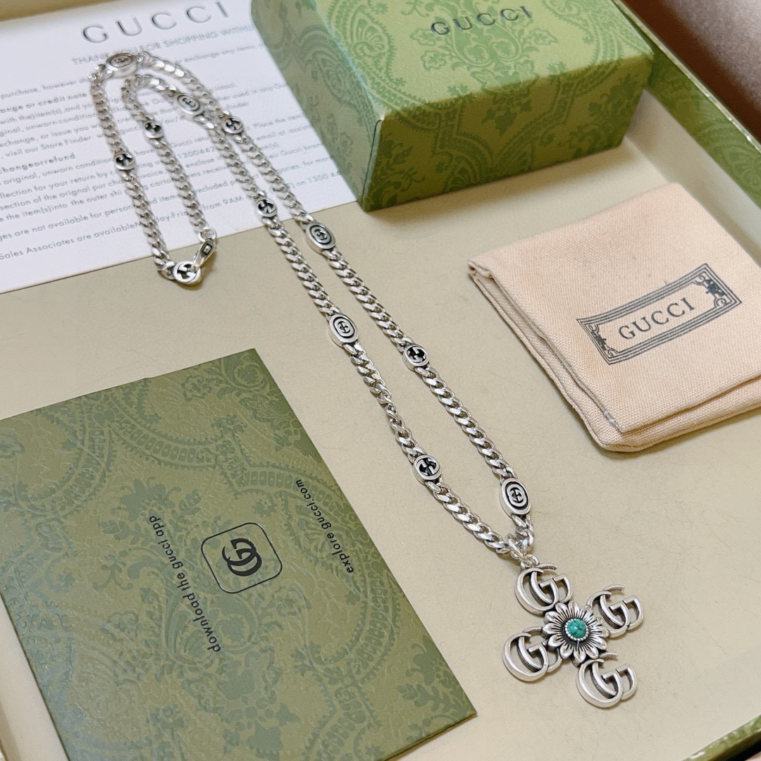 Gucci Anger Forest series cross GG chrysanthemum necklace