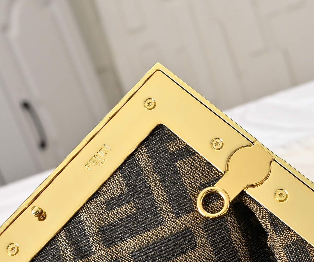 FENDI First Shoulder Bag 80016
