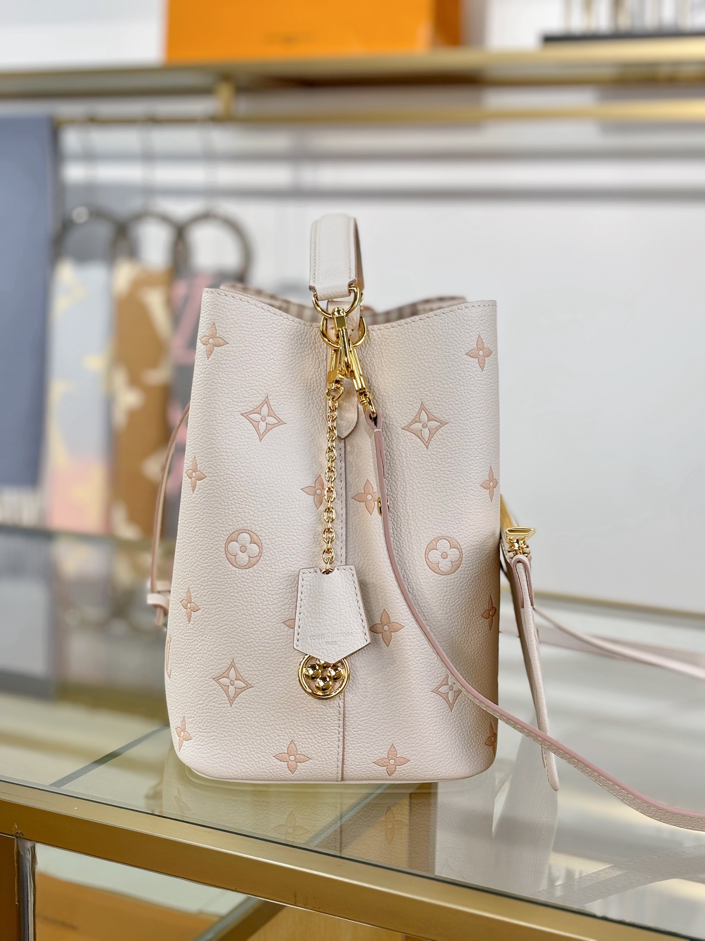 Louis Vuitton NÉONOÉ Medium Handbag M14401