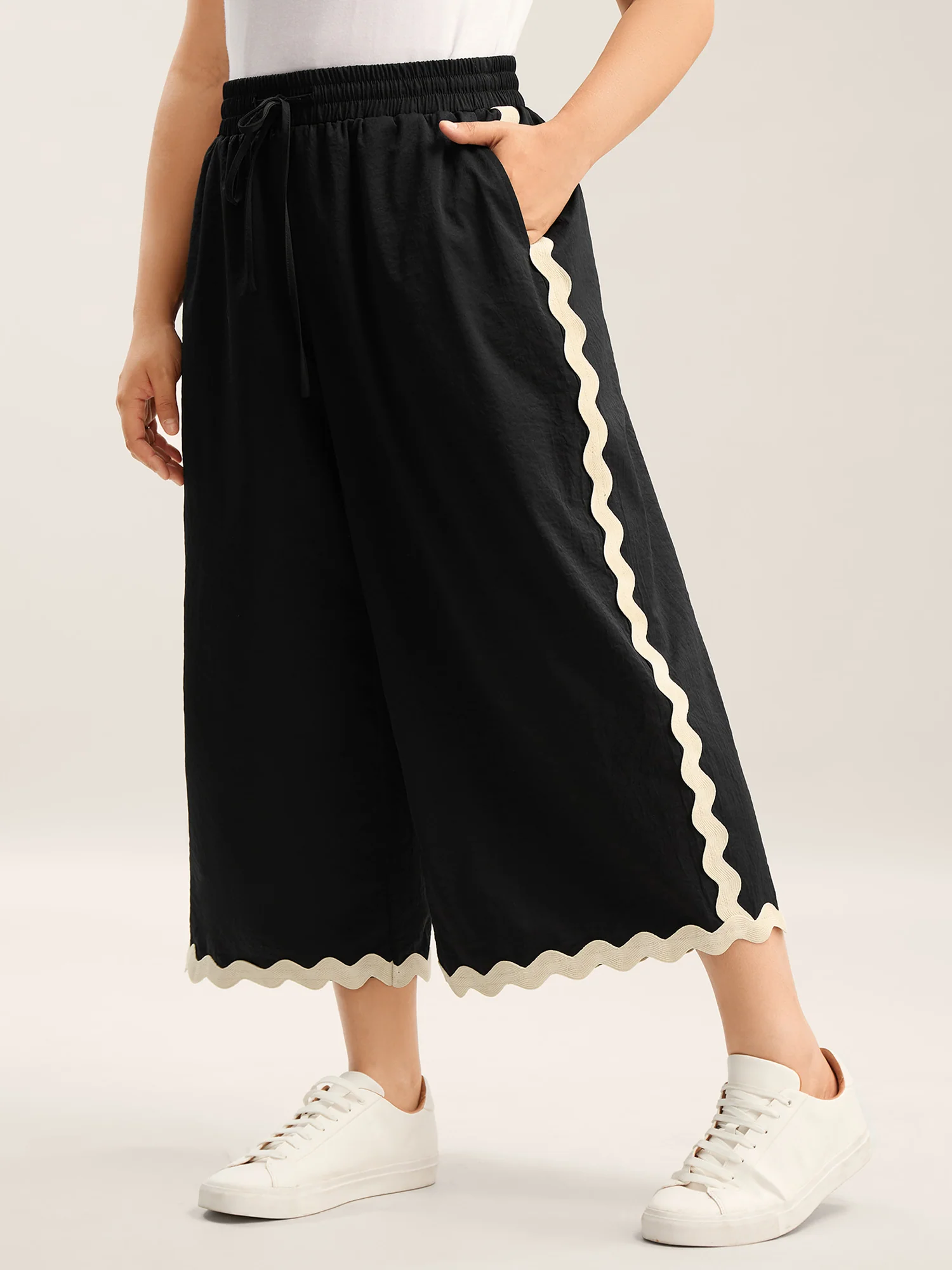 Color Contrast Detail Wide-Leg Pants