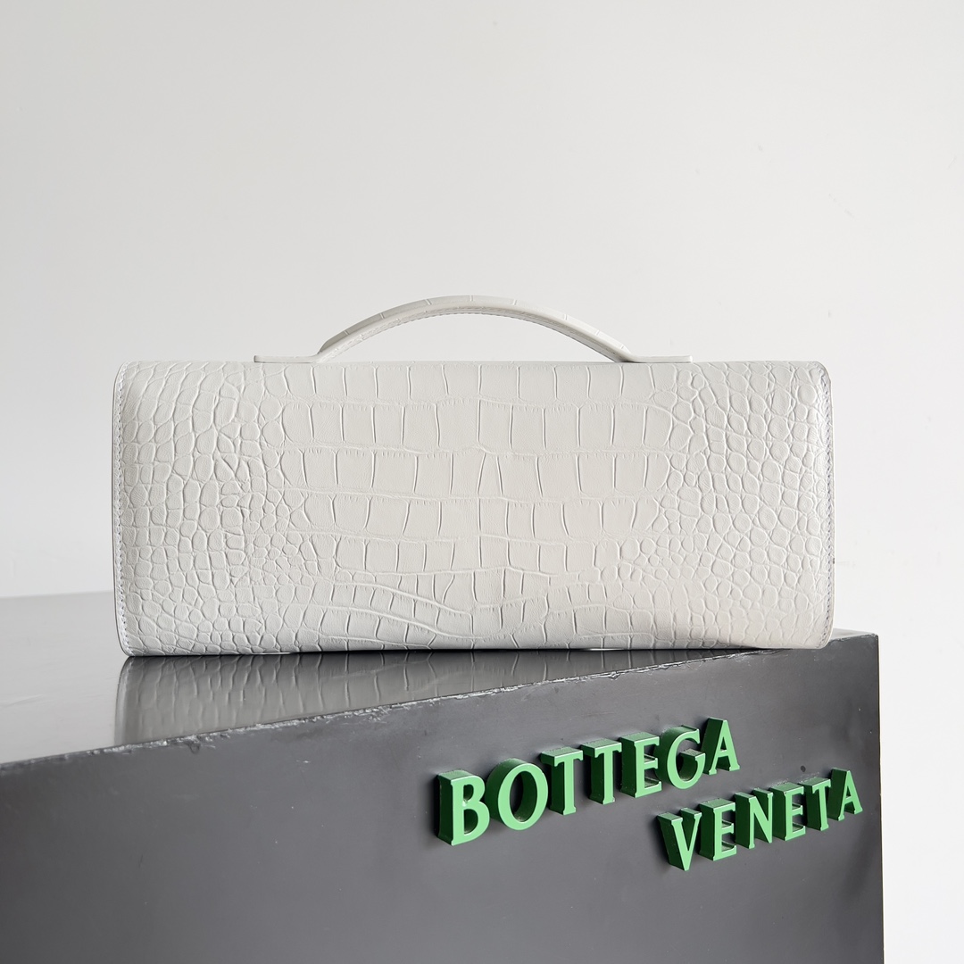 Bottega Veneta Andiamo rare crocodile leather handbag 741511