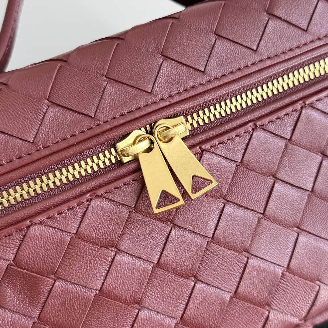 Bottega Veneta 2024 Woven Zippered Baguette Bag 789109