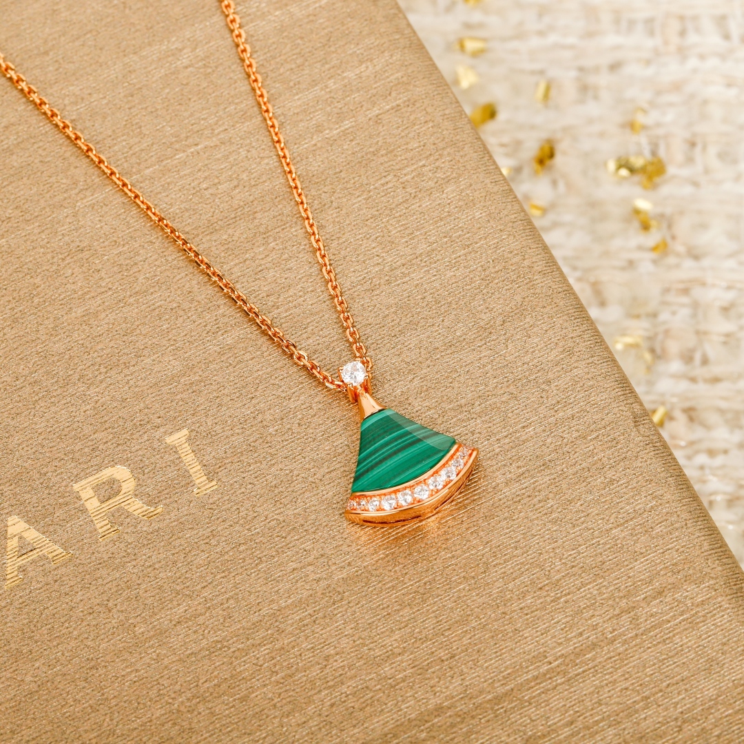 Bulgari fan-shaped agate diamond necklace