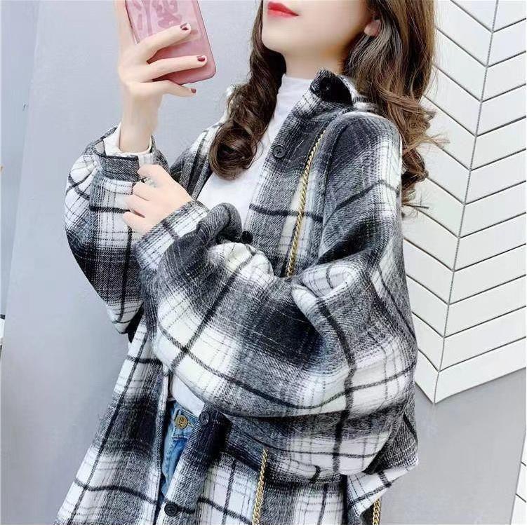 Black and white stripe a large version of a waxed plaid shirt Hong Kong style Coat