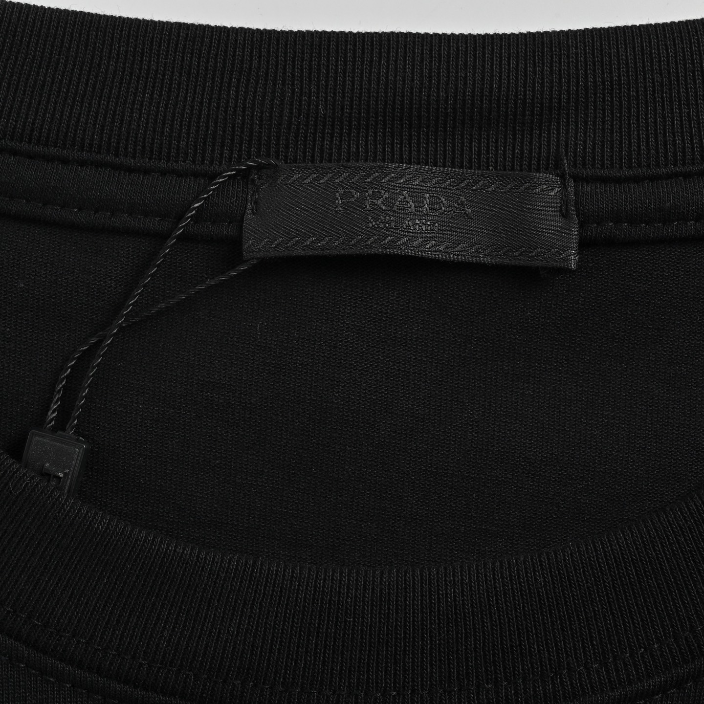 Prada 25ss short-sleeved shirt with green triangle logo embroidered on the chest