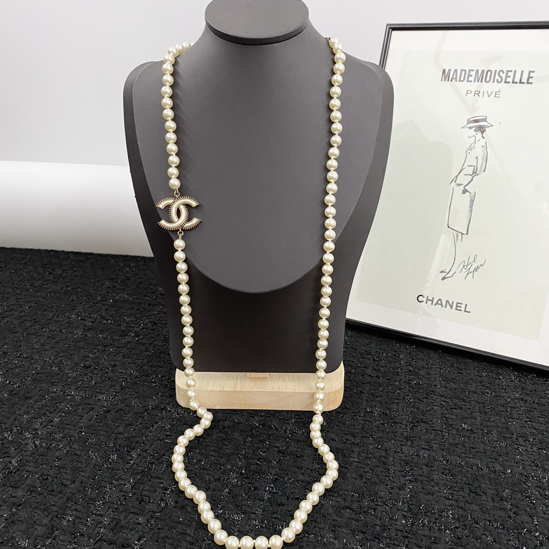 CHAN 24 vintage enamel double c pearl necklace