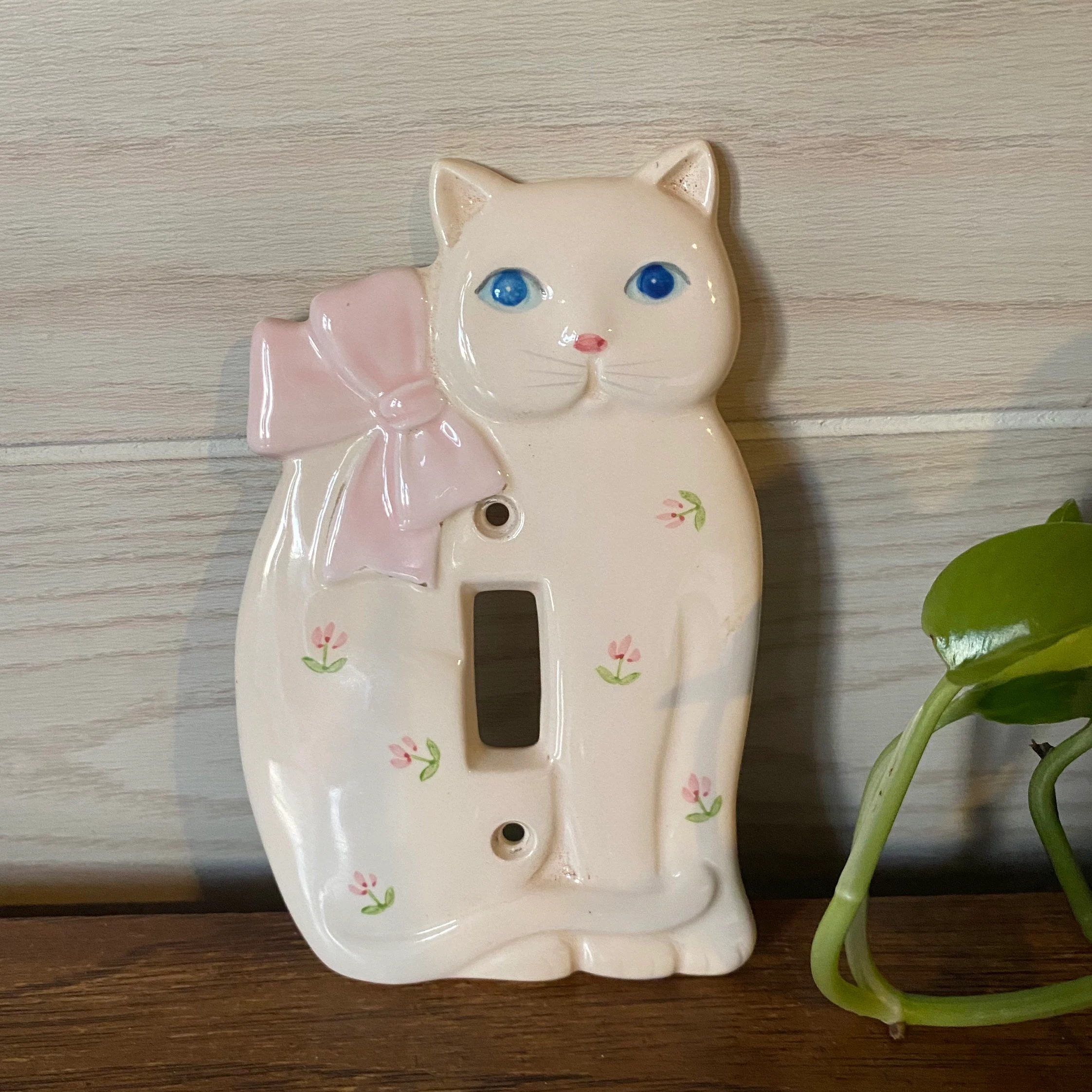💗🎁 Mother's Day Gift - Vintage Ceramic Cat Light Switch Cover – 1980s Pastel Home Decor