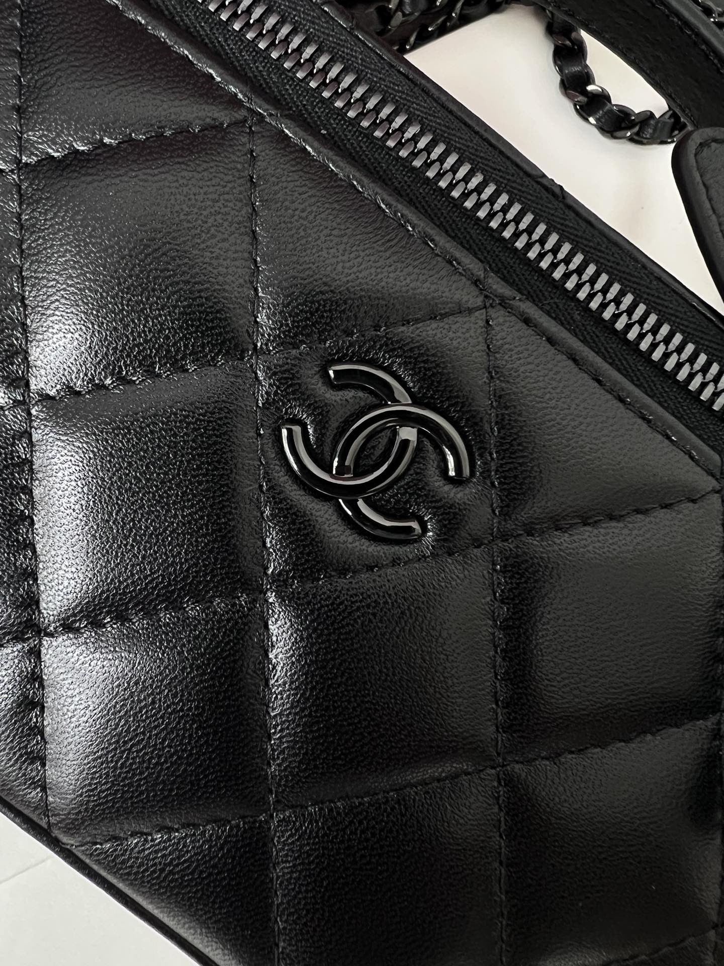 Chanel 24A Tote Box Bag AP2199
