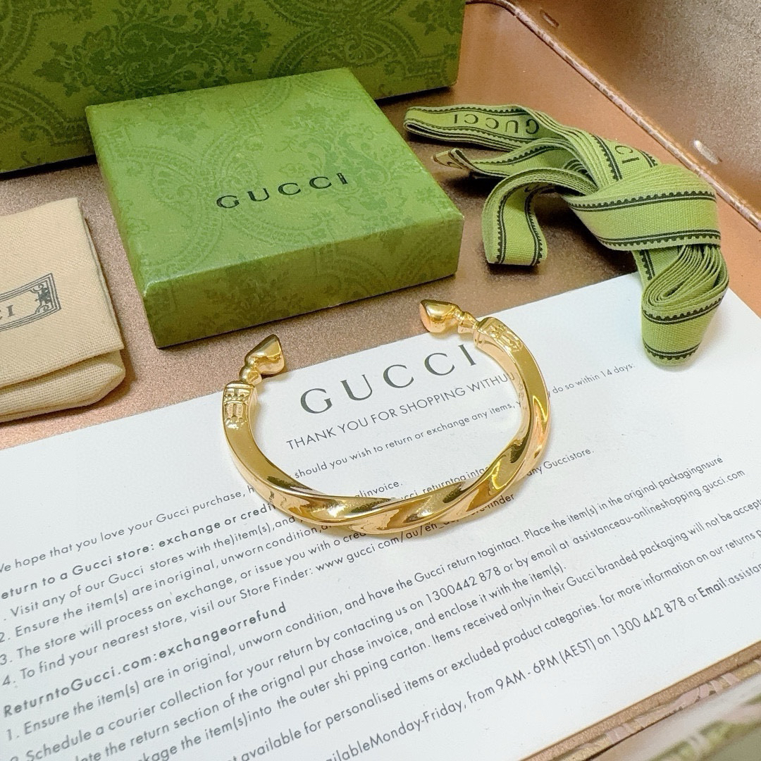 Gucci Twist Gold Bracelet