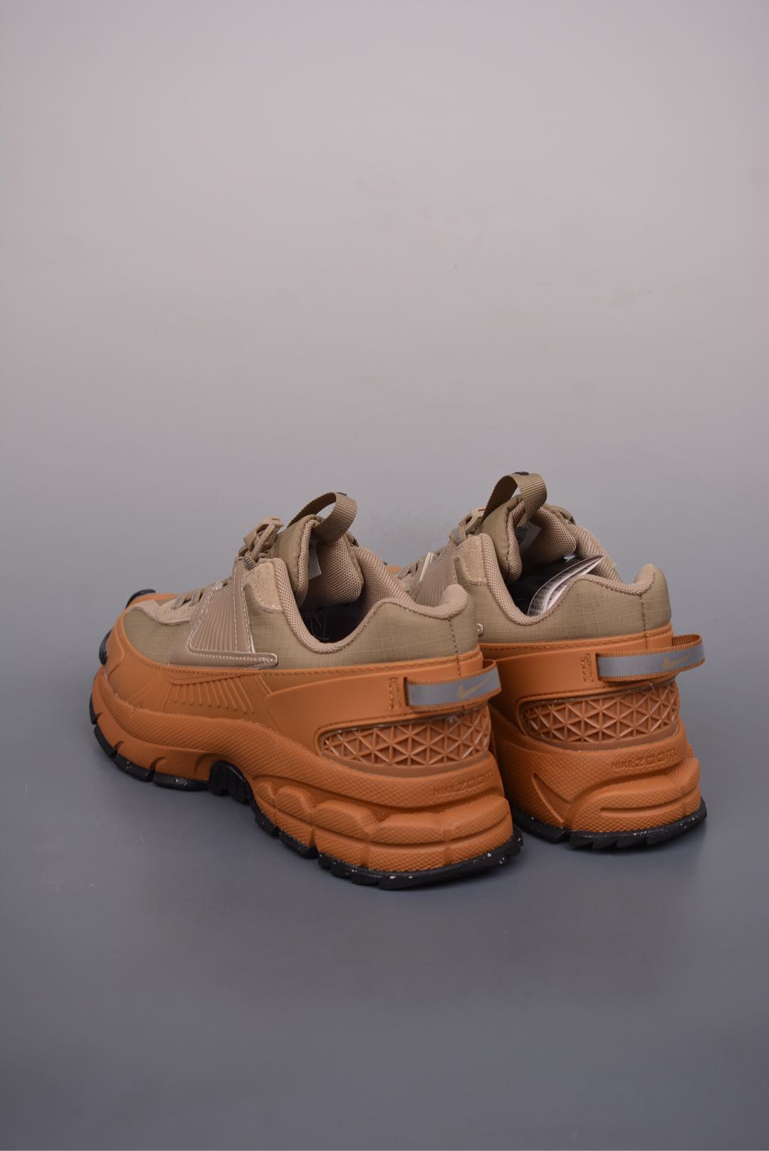Nike Zoom Vomero 5 Roam Flax Khaki HQ2181-200