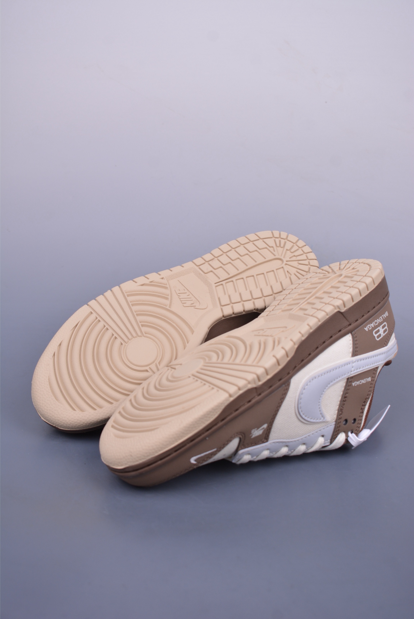 Balenciaga x Nike SB Dunk Low sneakers Coffee White XD1588-201