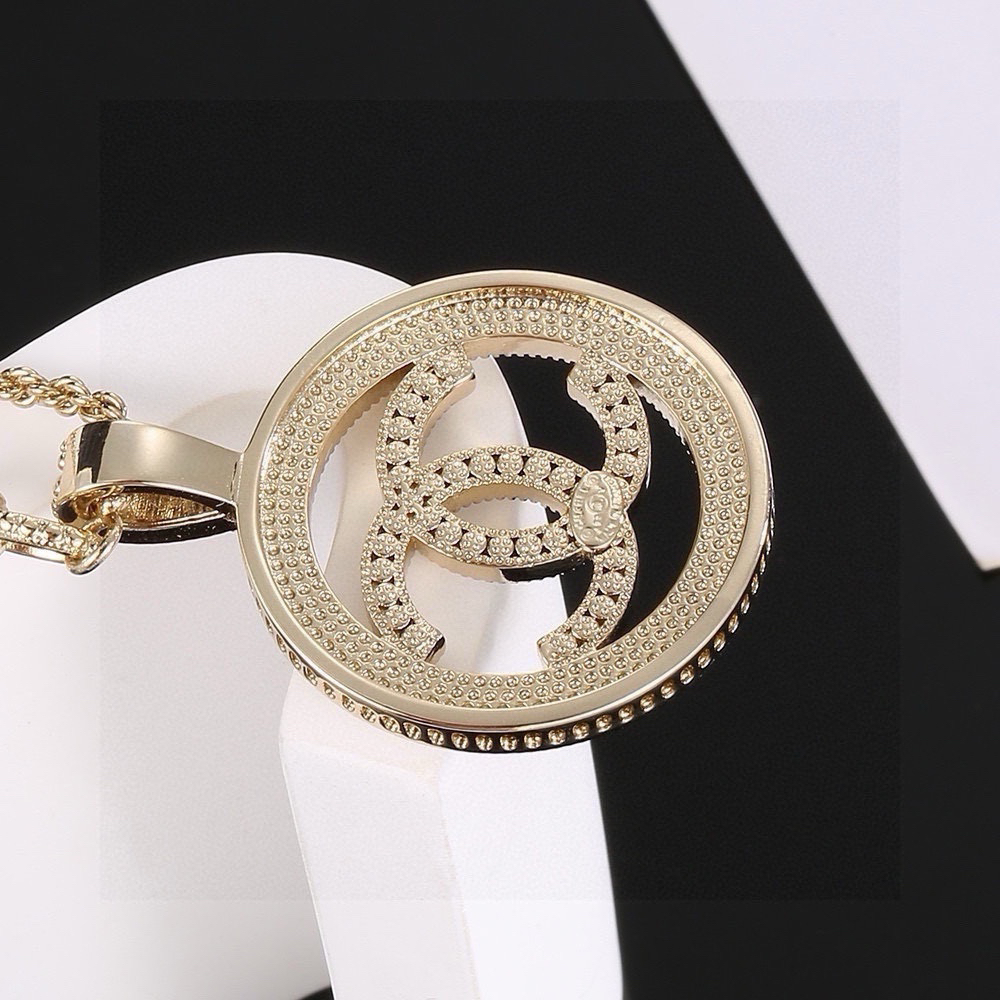 Chanel Double C pendant inlaid with glass mini pearls