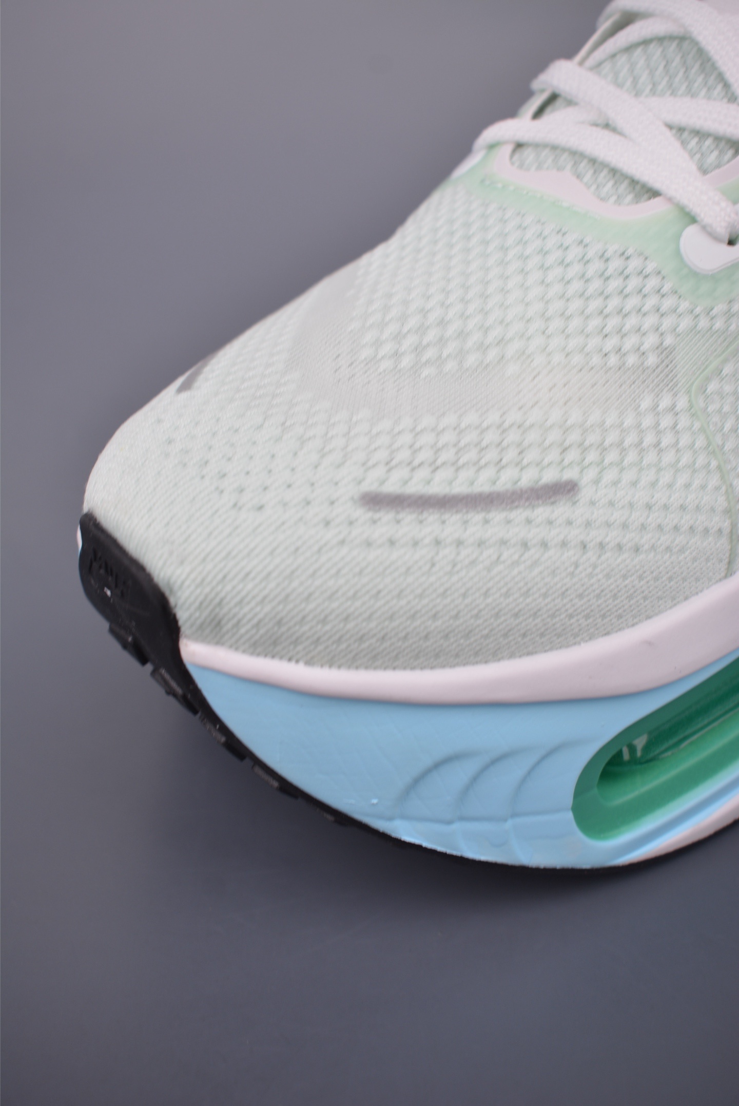 Nike Vomero premium “mint green”  FM8453-014